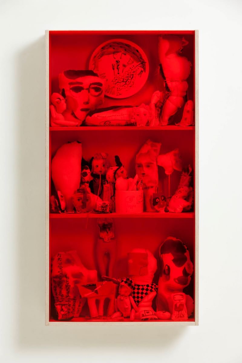 Lee DollShelf RedScene32C4