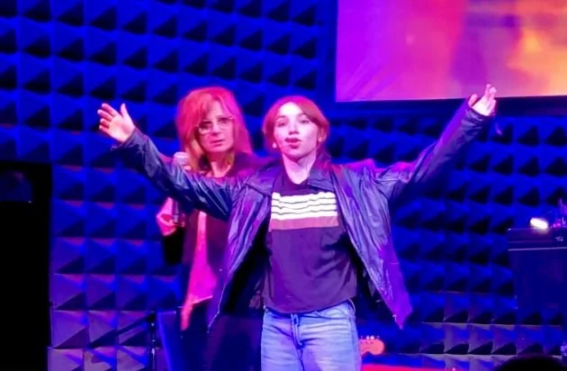 Esme Thorne and Eszter Balint in I Hate Memory