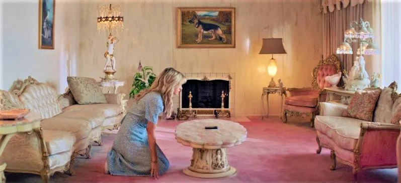 Heavy kitsch in the home of Cassie’s (Carry Mulligan) parents - Focus Features